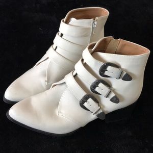 Qupid White Booties